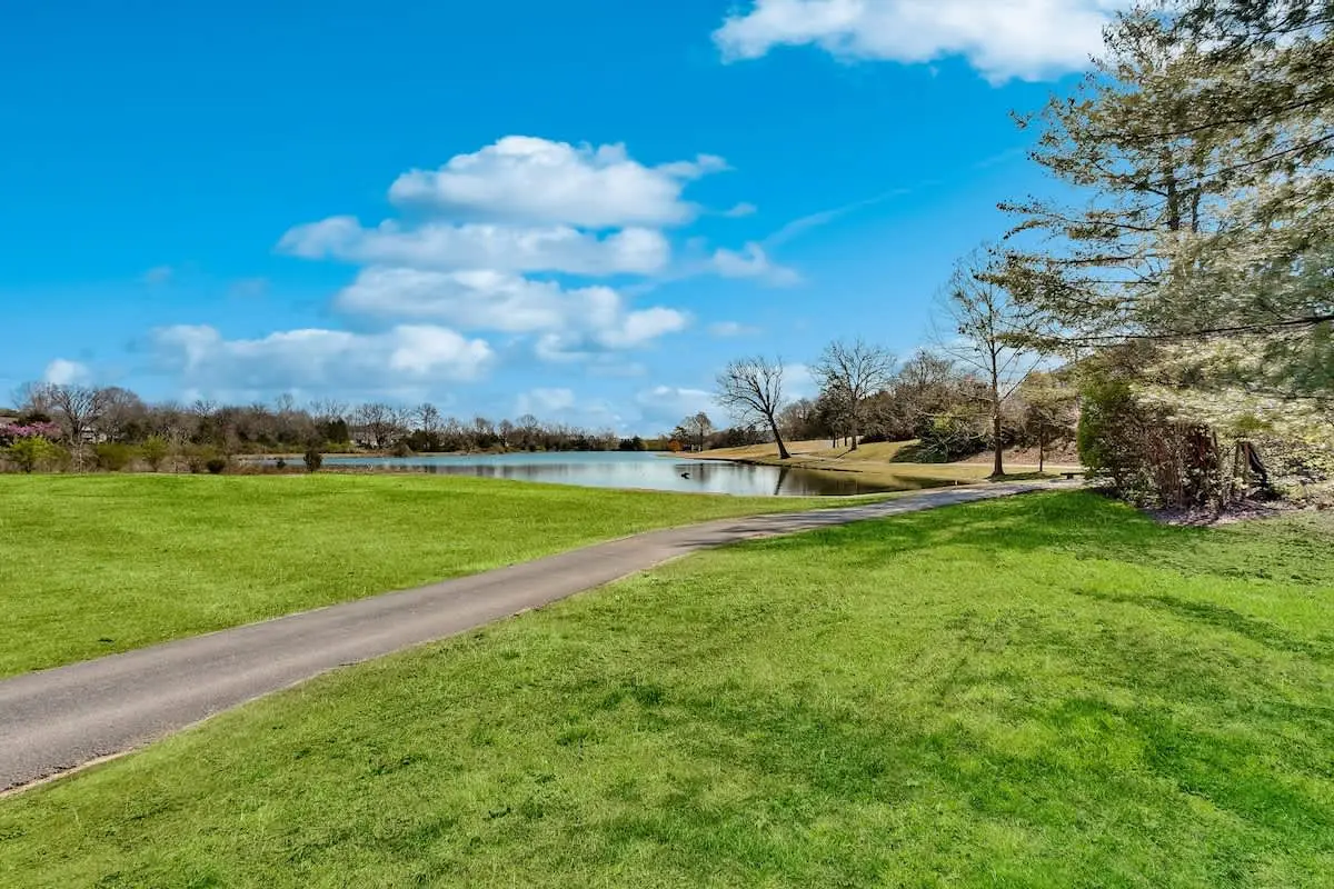 Modern townhome with on-site golf & pool - water views, W/D, & central AC