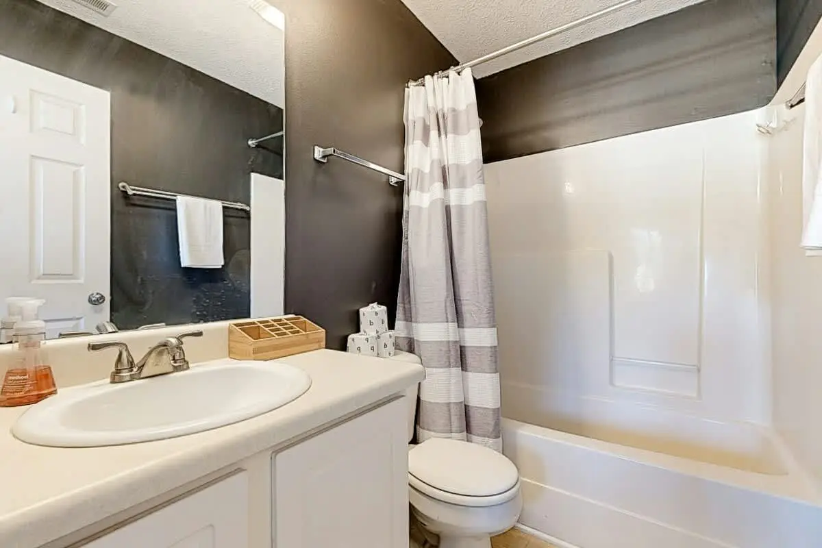 Modern townhome with on-site golf & pool - water views, W/D, & central AC