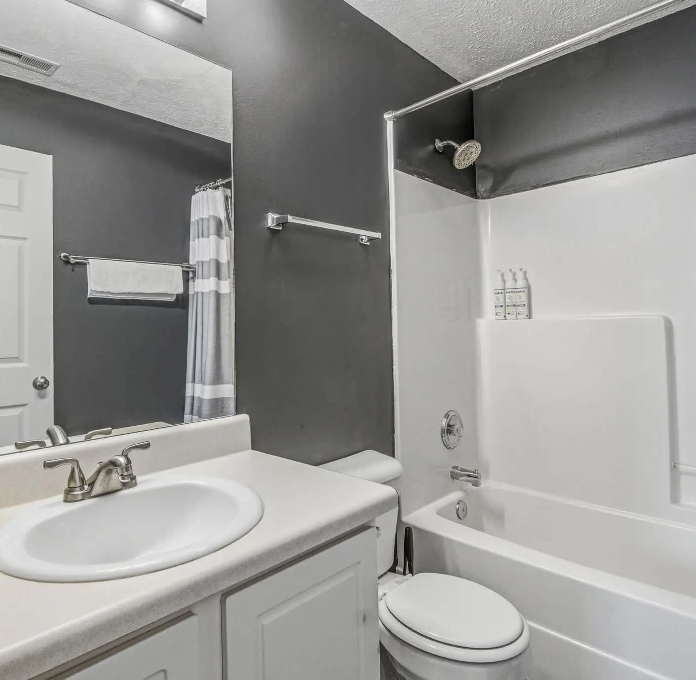 10.4 Mi to DT Nashville・Modern 2BR Family Escape