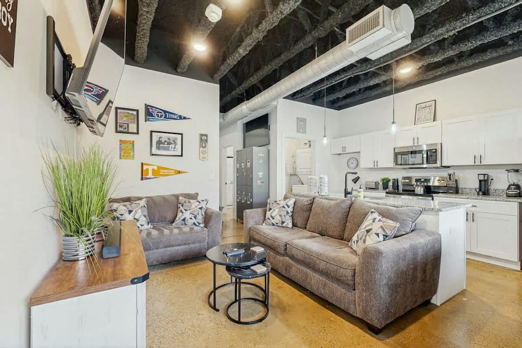 Cozy condo with streaming and cable TV, Wi-FI & great location