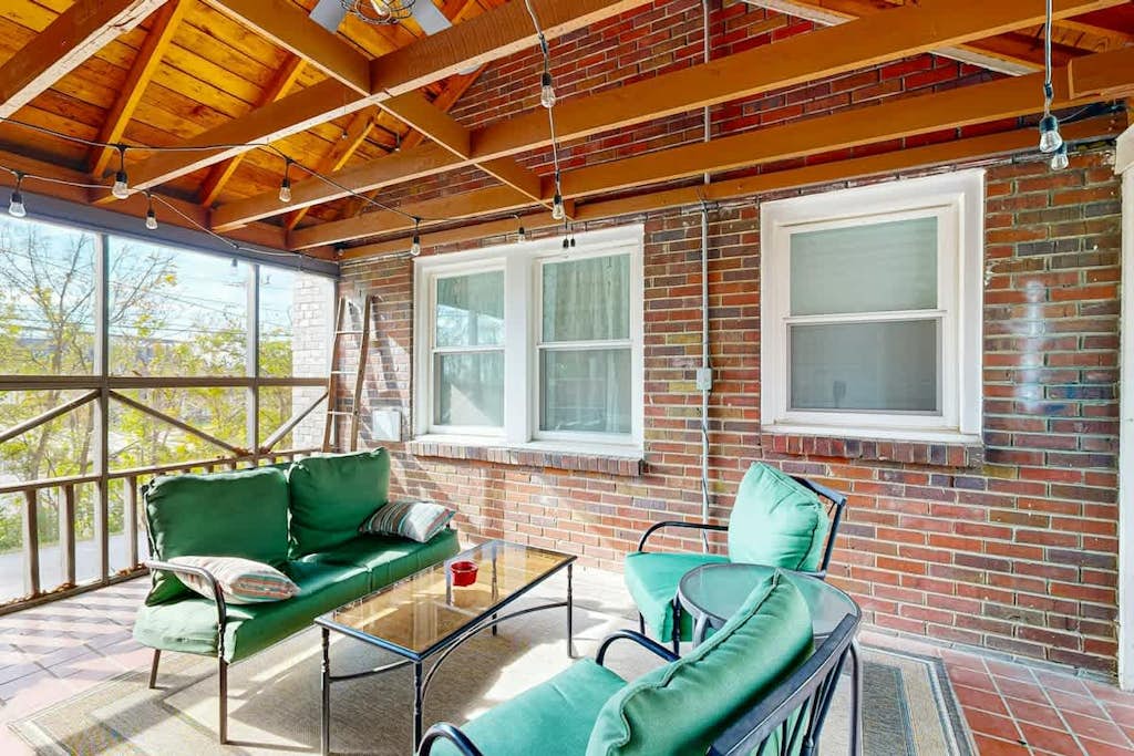 Cute dog-friendly cozy one bedroom apartment w/full kitchen, WiFi, streaming TV