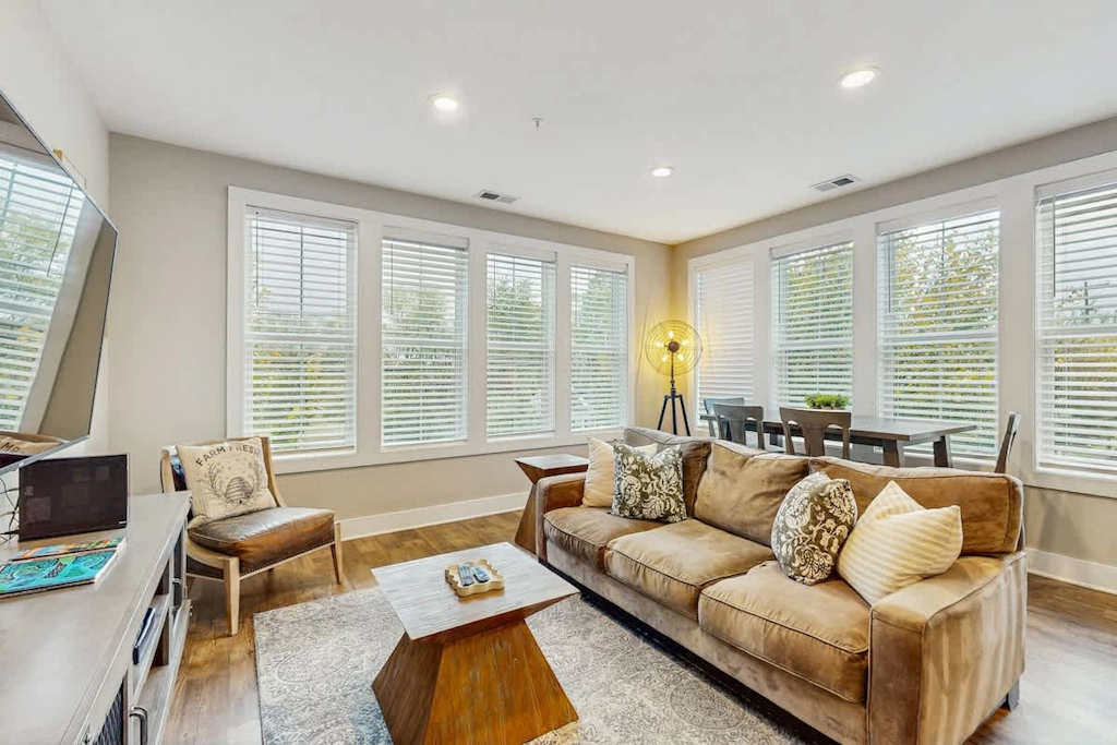 Comfortable condo with AC, kitchen, wifi - near attractions