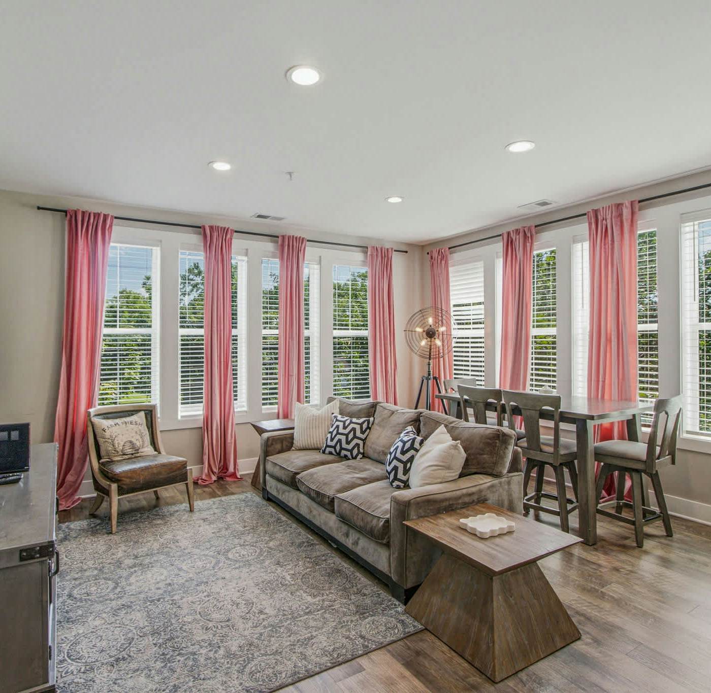Comfortable condo with AC, kitchen, wifi - near attractions