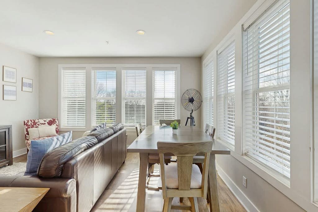Centrally located condo with Wifi - near outdoor attractions
