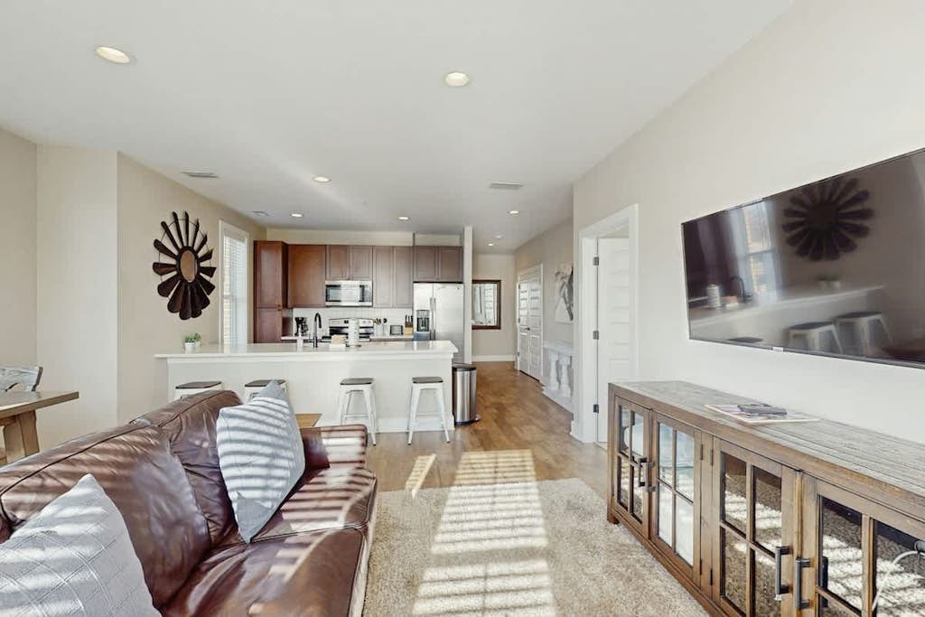 Centrally located condo with Wifi - near outdoor attractions