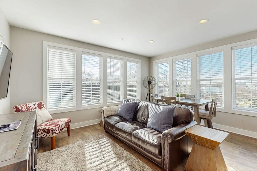 Centrally located condo with Wifi - near outdoor attractions