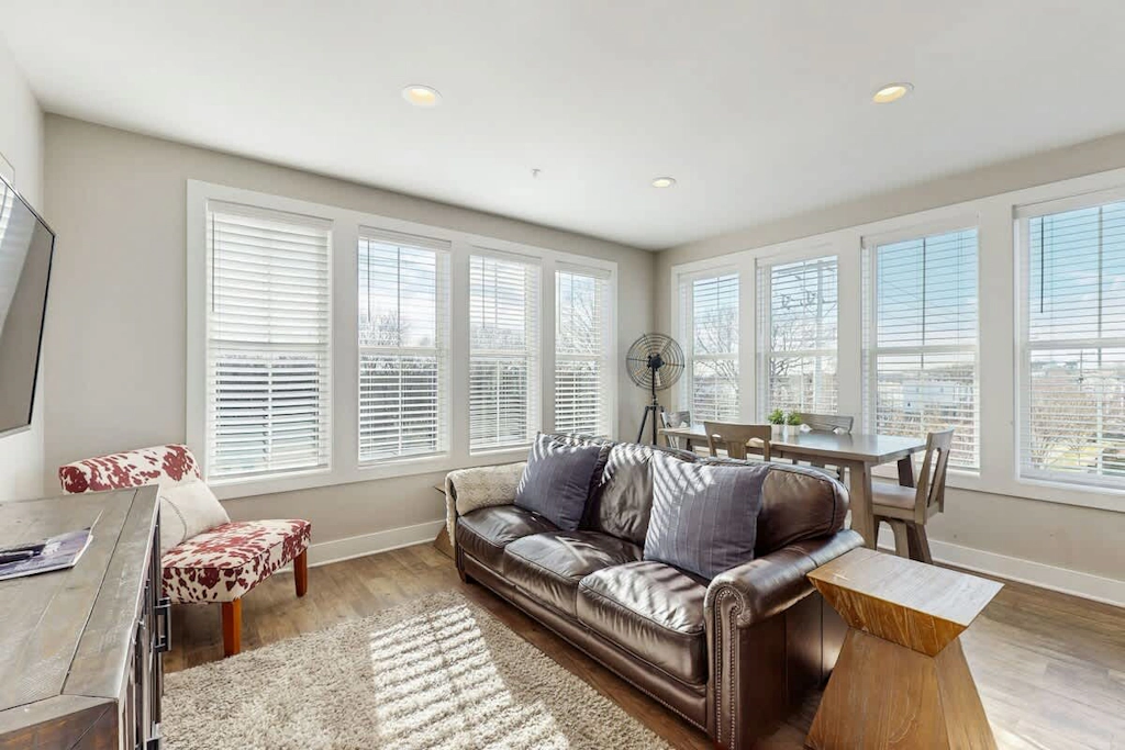 Centrally located condo with Wifi - near outdoor attractions