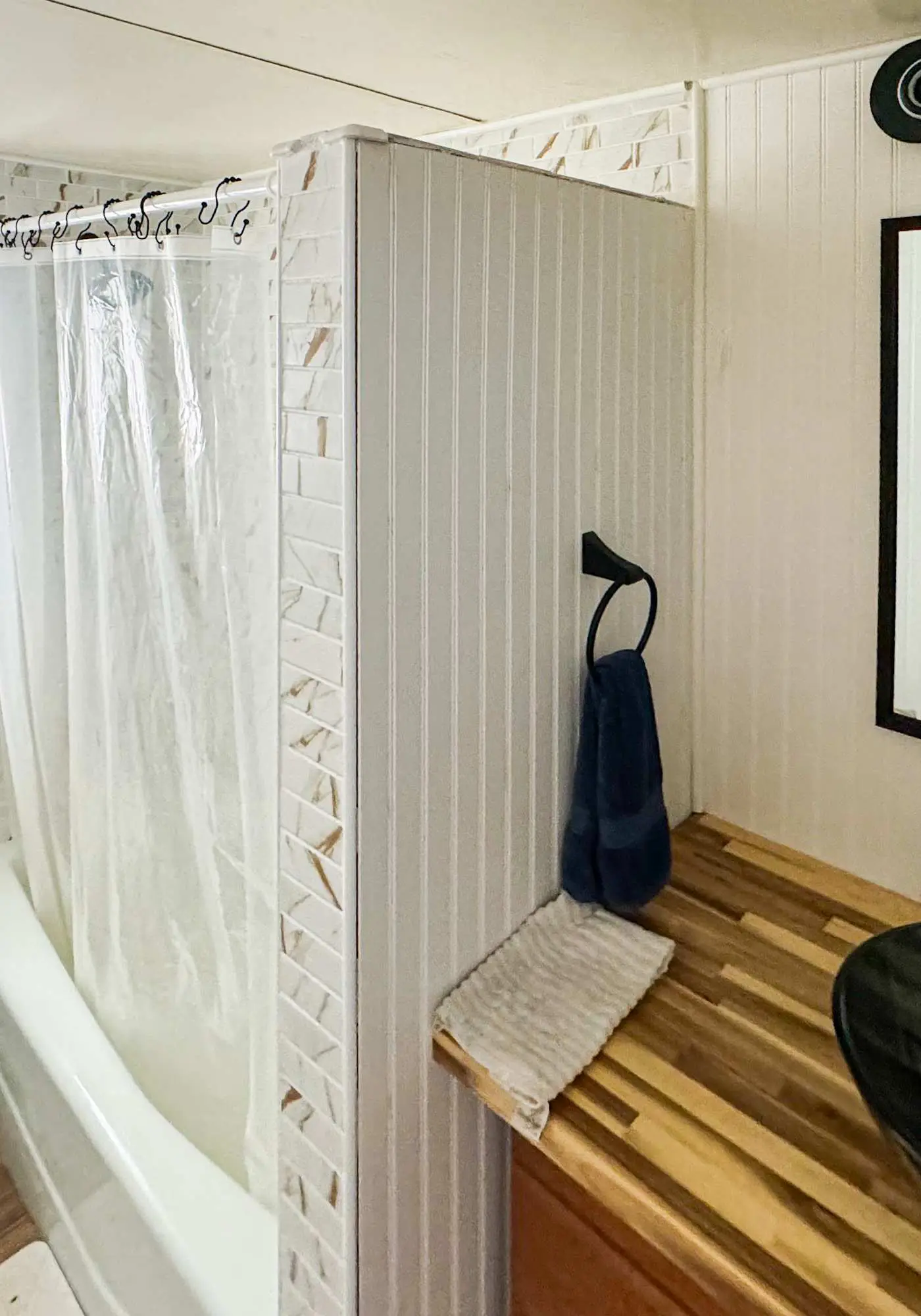 The Three Seasons | Centrally located house in Lak