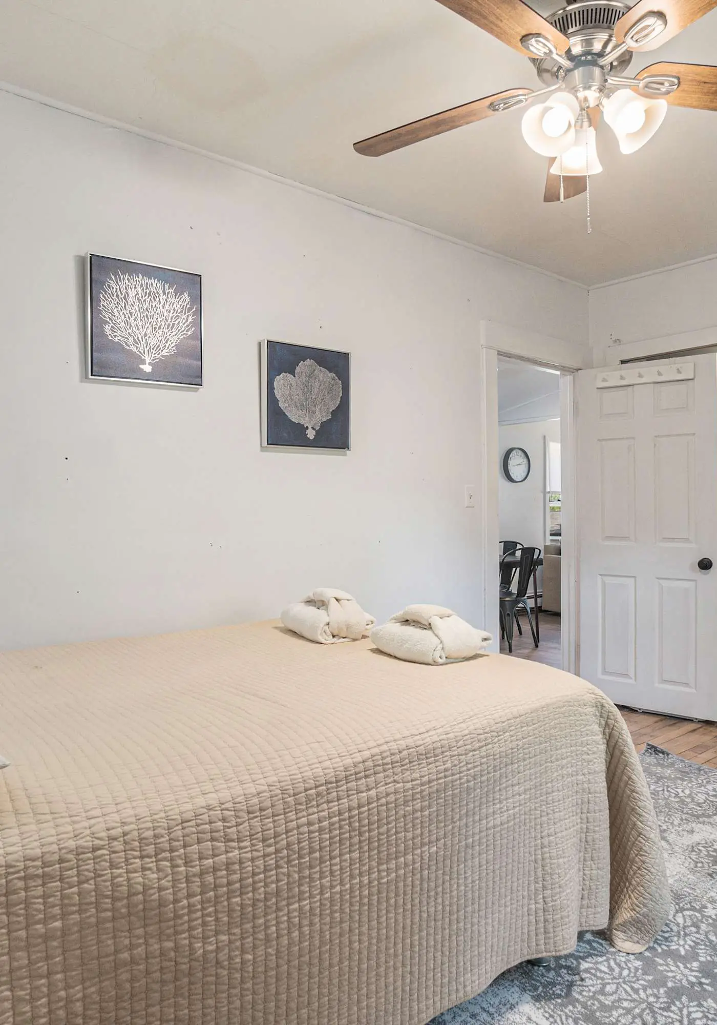 The Three Seasons | Centrally located house in Lak