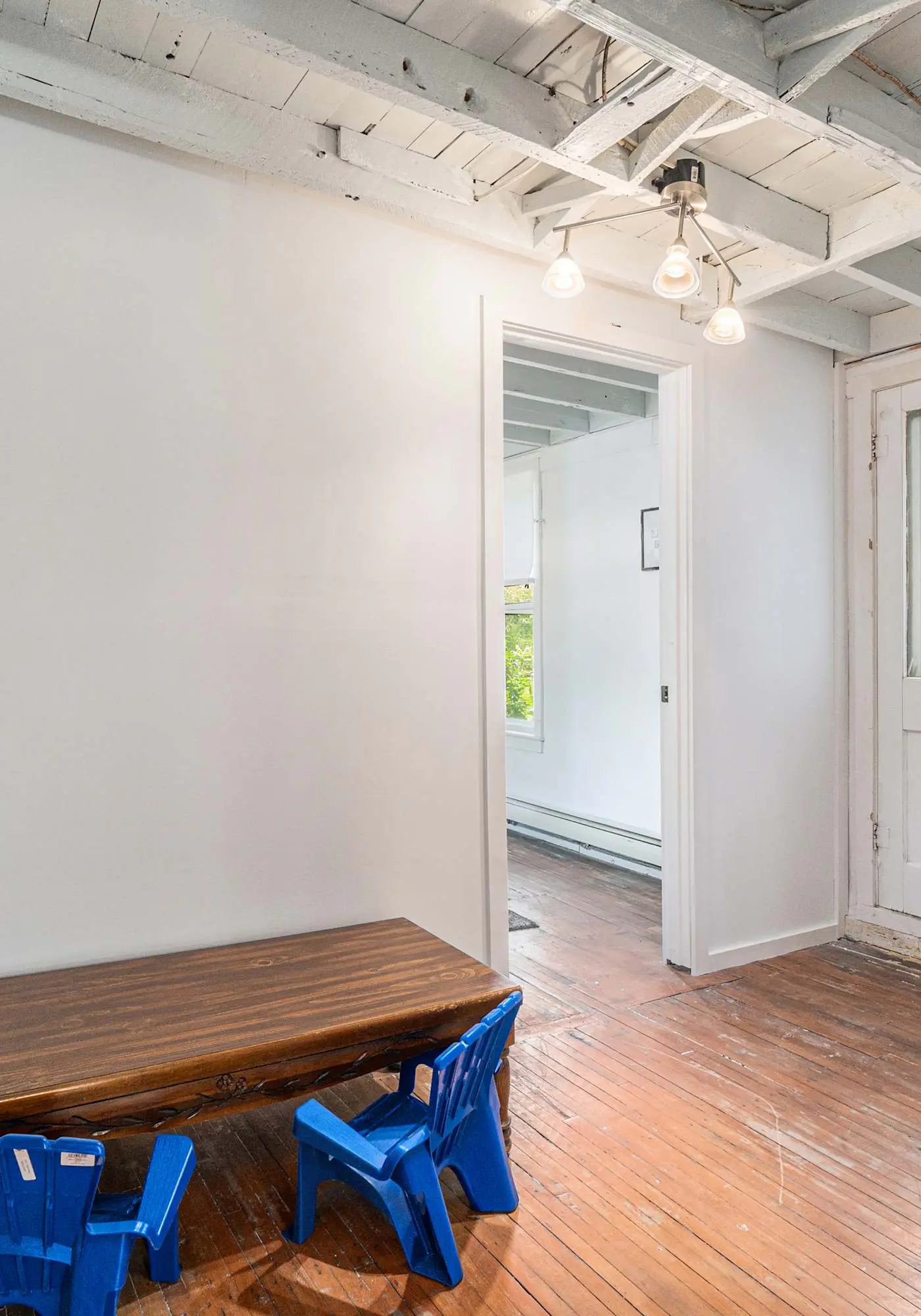 The Three Seasons | Centrally located house in Lak