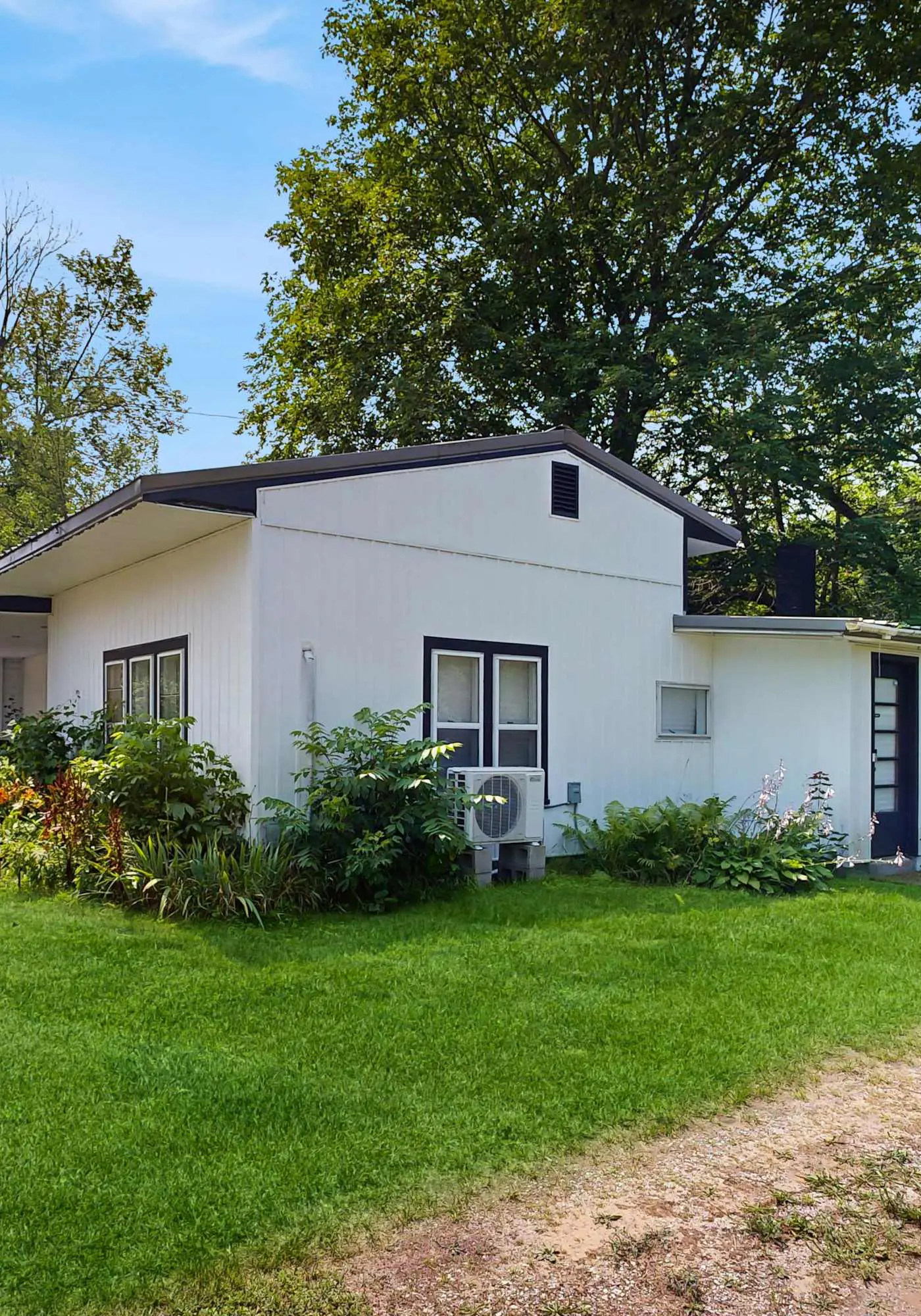 The Three Seasons - Centrally located house in Lake Leelanau