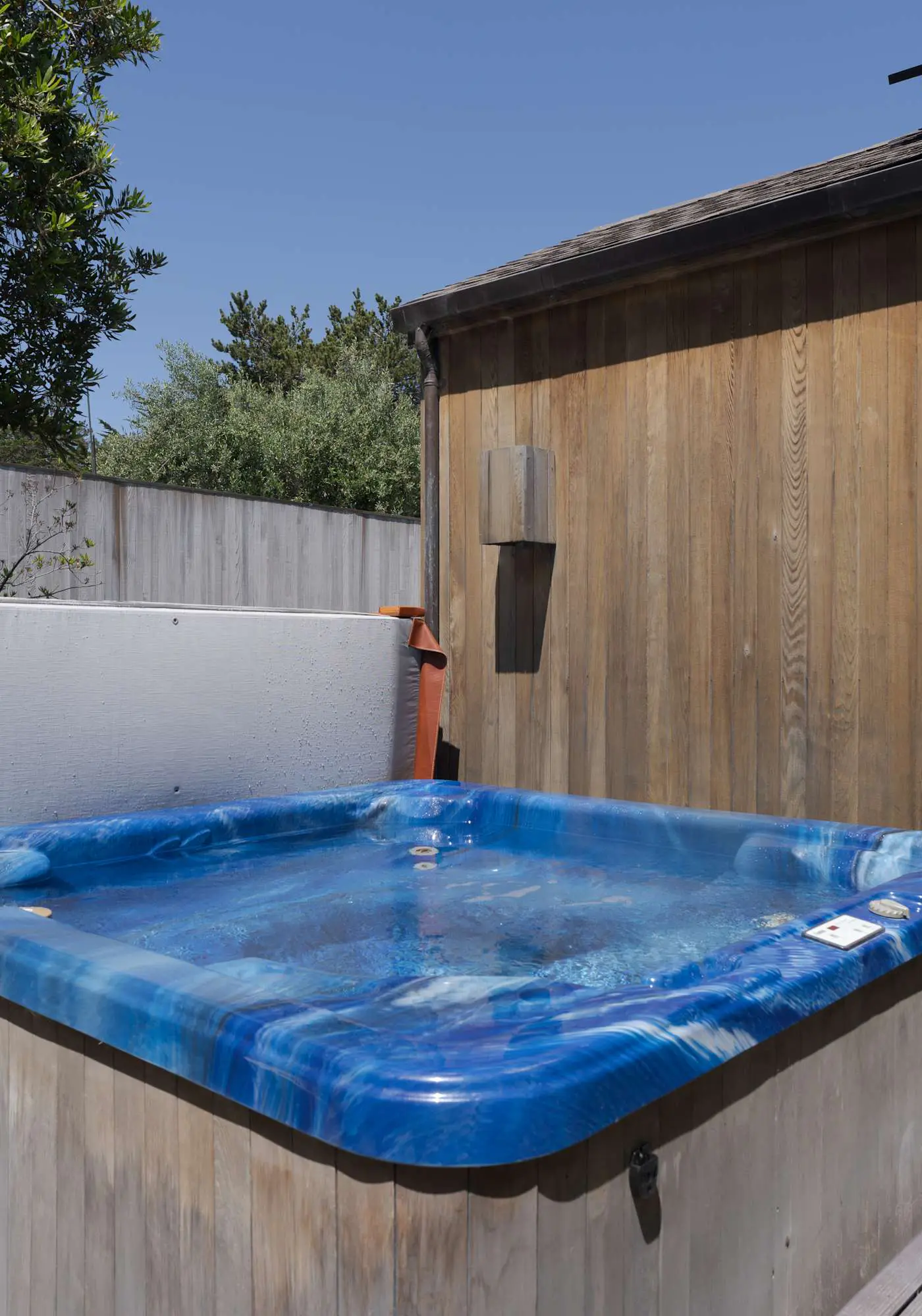 Nowell House - Beam-vaulted Sea Ranch home with private hot tub & ocean views