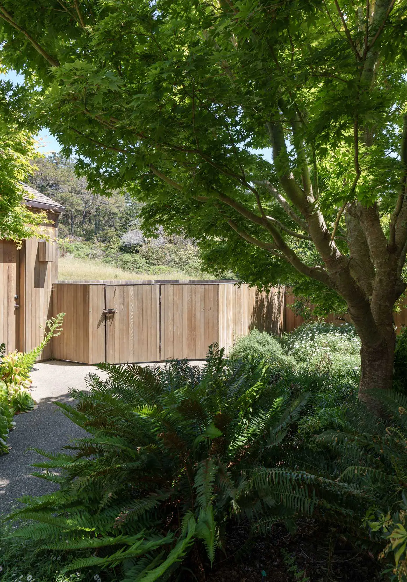 Nowell House - Beam-vaulted Sea Ranch home with private hot tub & ocean views