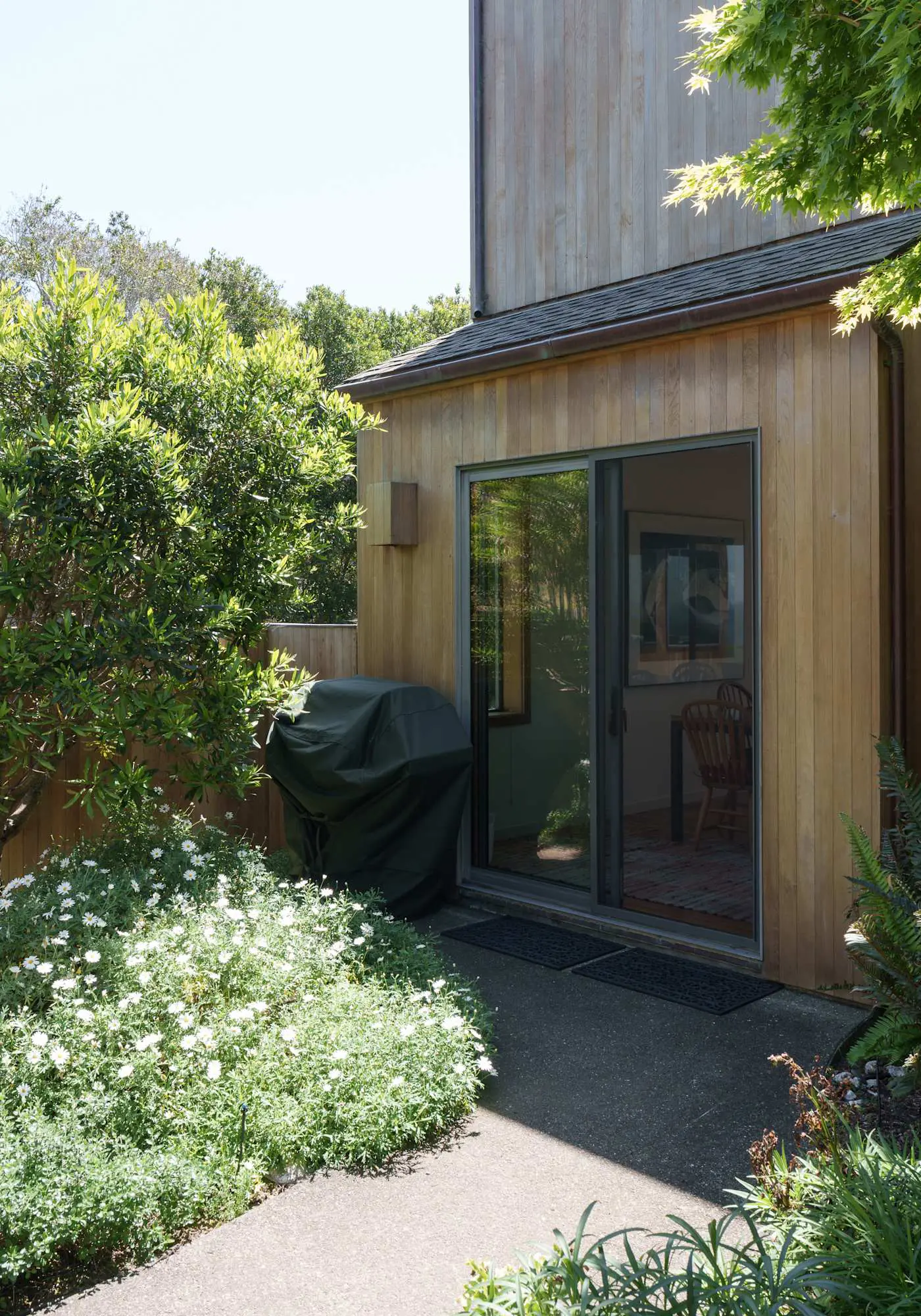 Nowell House - Beam-vaulted Sea Ranch home with private hot tub & ocean views