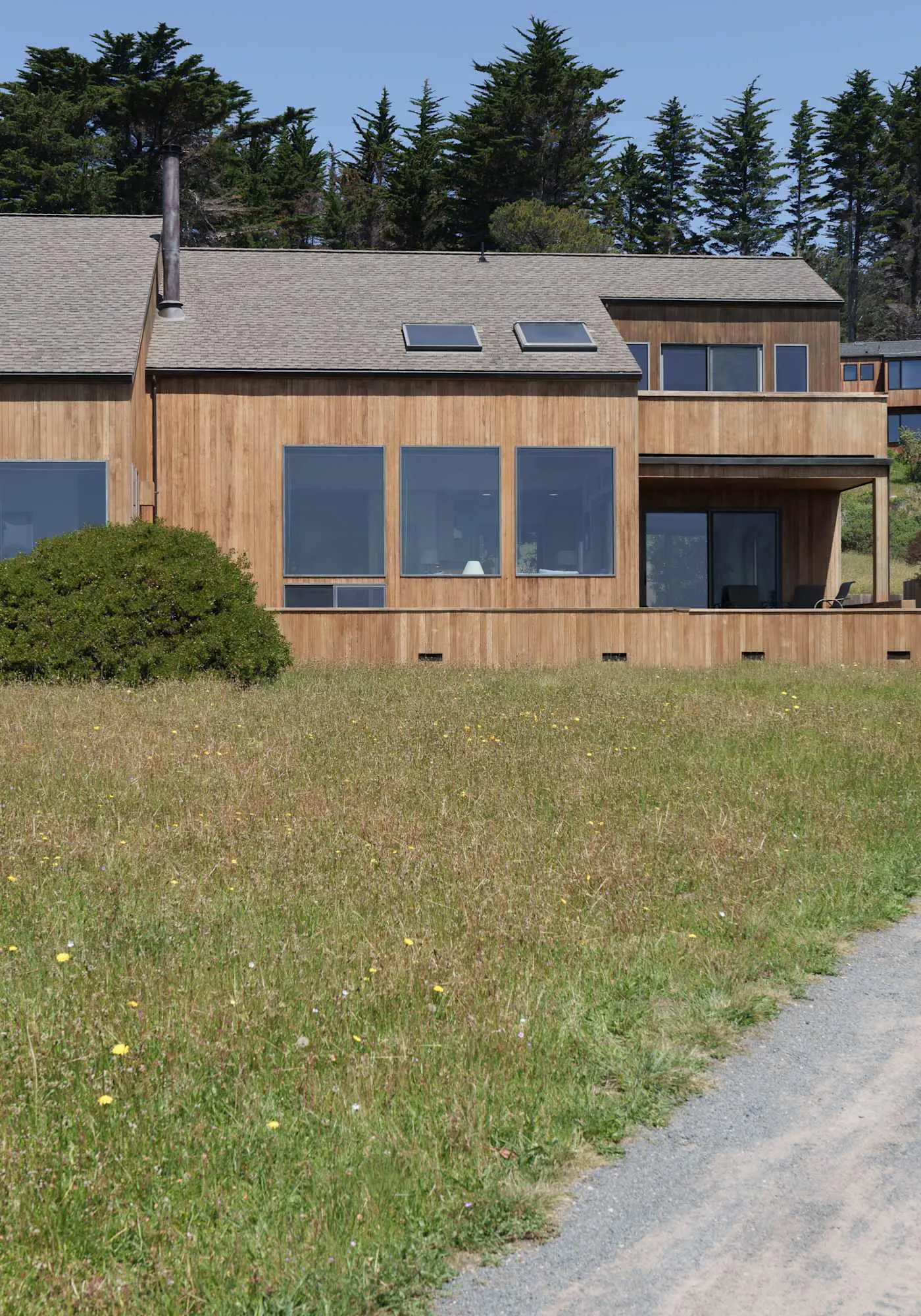 Nowell House - Beam-vaulted Sea Ranch home with private hot tub & ocean views