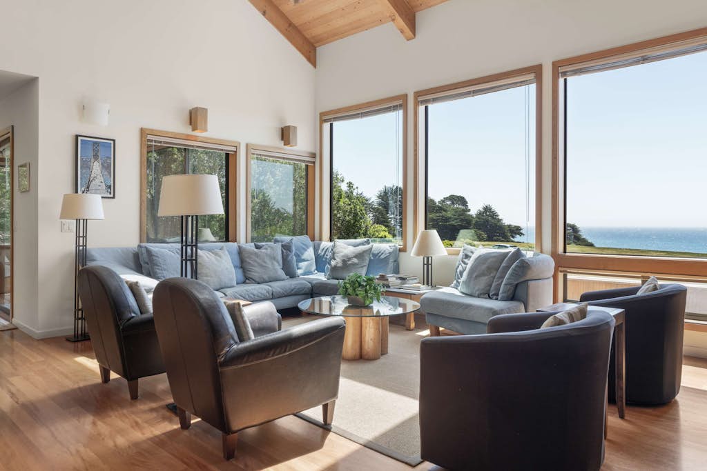 Nowell House - Beam-vaulted Sea Ranch home with private hot tub & ocean views