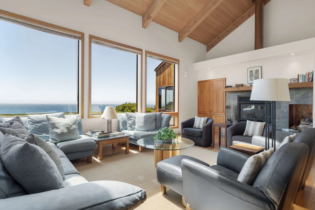 Nowell House - Beam-vaulted Sea Ranch home with private hot tub & ocean views