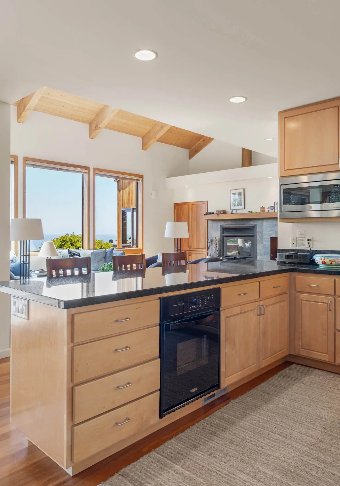 Nowell House - Beam-vaulted Sea Ranch home with private hot tub & ocean views