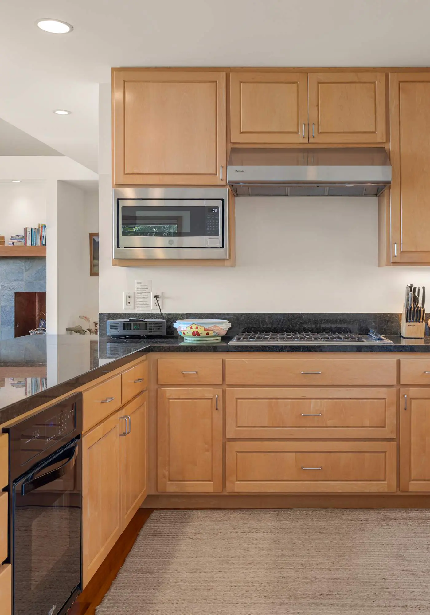 Nowell House - Beam-vaulted Sea Ranch home with private hot tub & ocean views