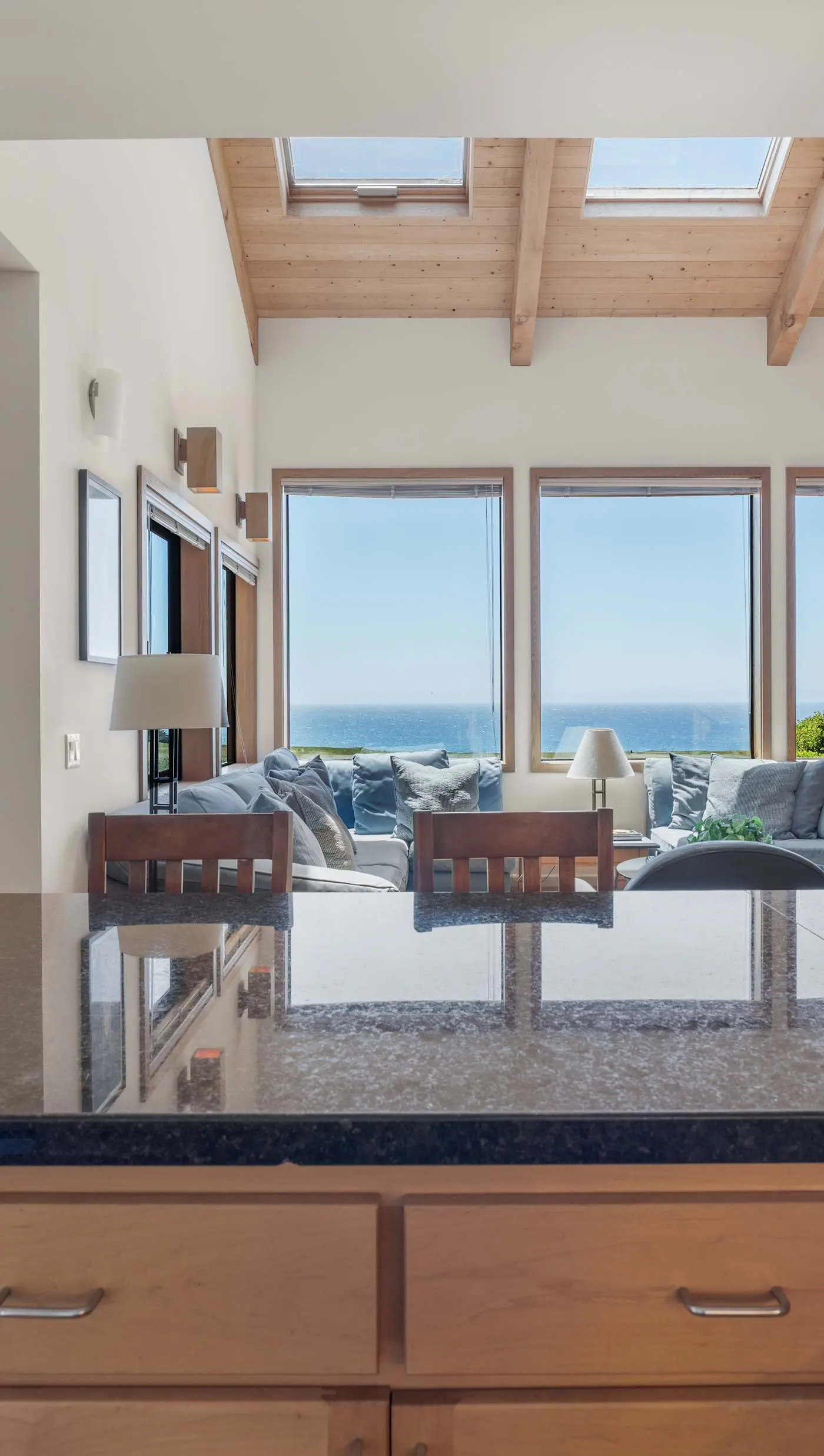 Nowell House - Beam-vaulted Sea Ranch home with private hot tub & ocean views