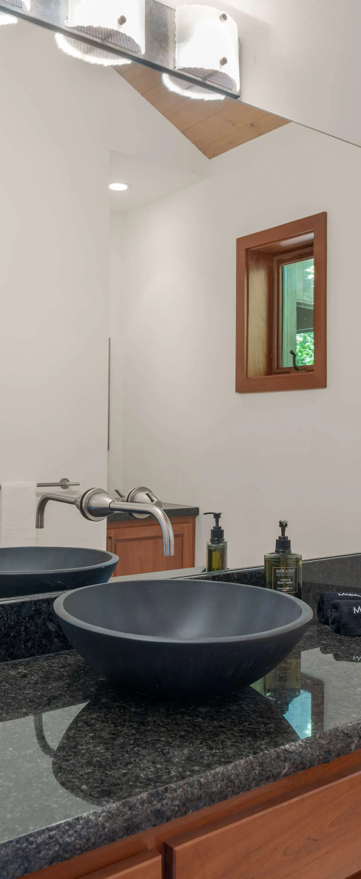 Nowell House - Beam-vaulted Sea Ranch home with private hot tub & ocean views