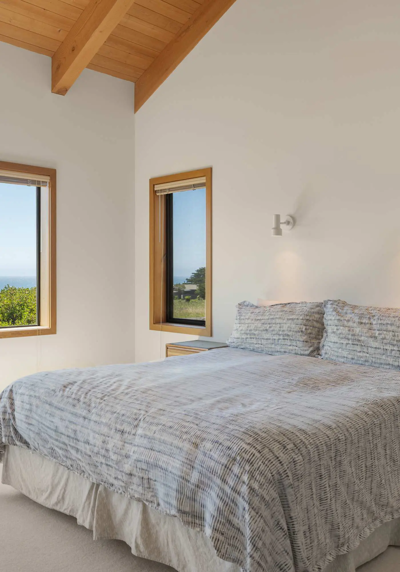 Nowell House - Beam-vaulted Sea Ranch home with private hot tub & ocean views