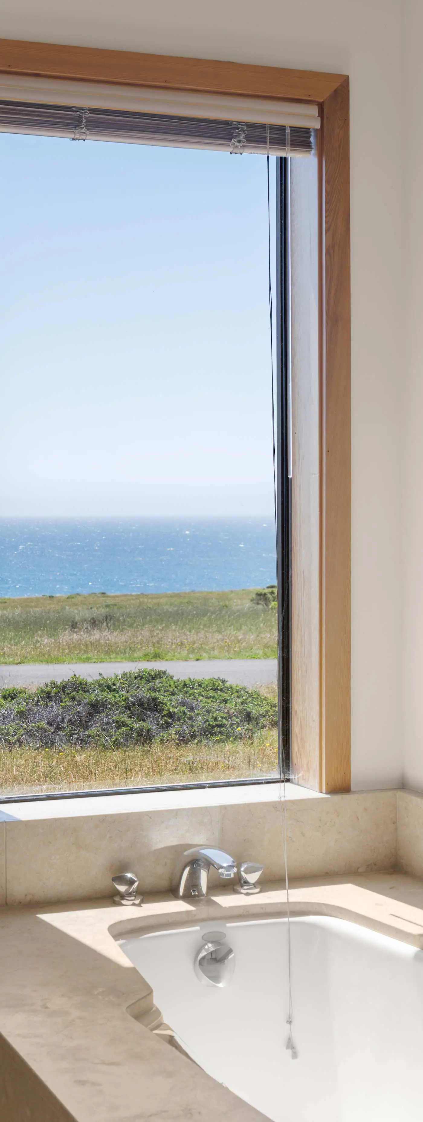 Nowell House - Beam-vaulted Sea Ranch home with private hot tub & ocean views