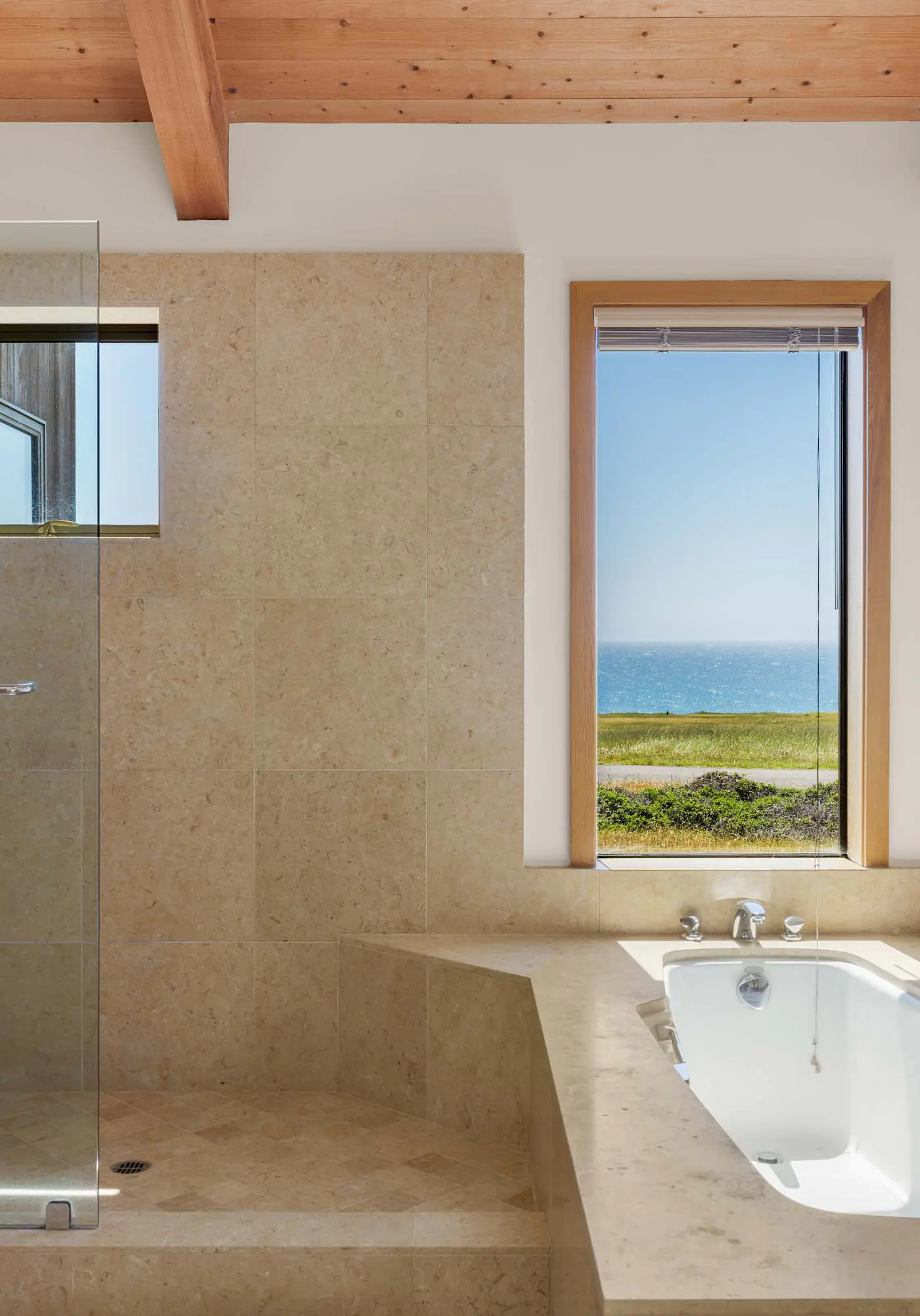 Nowell House - Beam-vaulted Sea Ranch home with private hot tub & ocean views