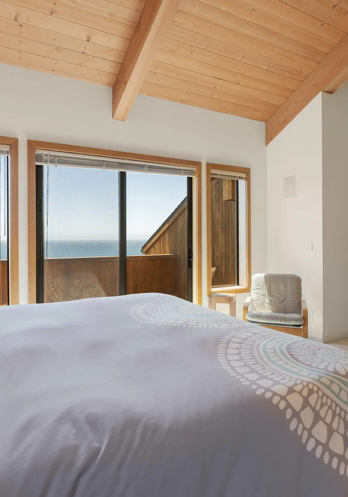 Nowell House - Beam-vaulted Sea Ranch home with private hot tub & ocean views