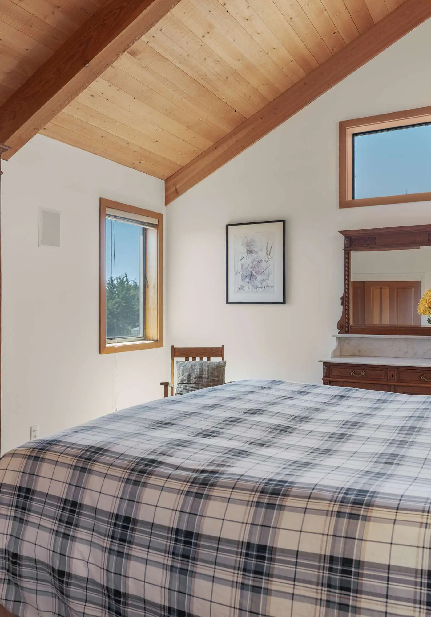 Nowell House - Beam-vaulted Sea Ranch home with private hot tub & ocean views