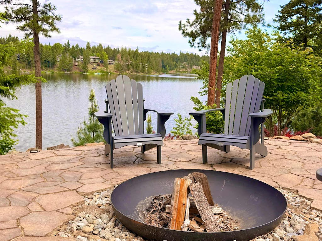Avondale Lake Cabin: Hot Tub, Kayaks & Dock!