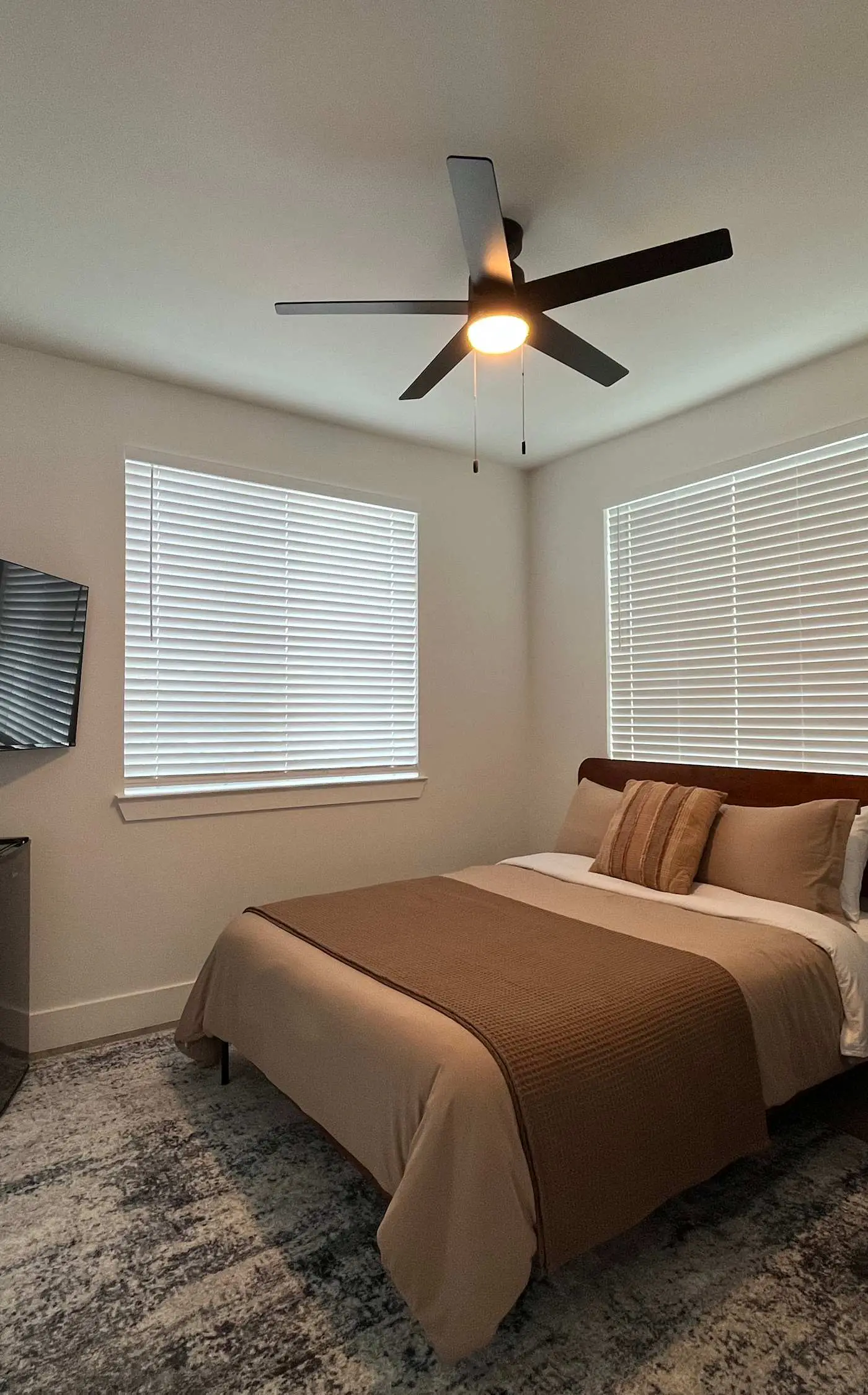 Bishop Arts 6BR/6BA townhouse, sleeps 12, parking