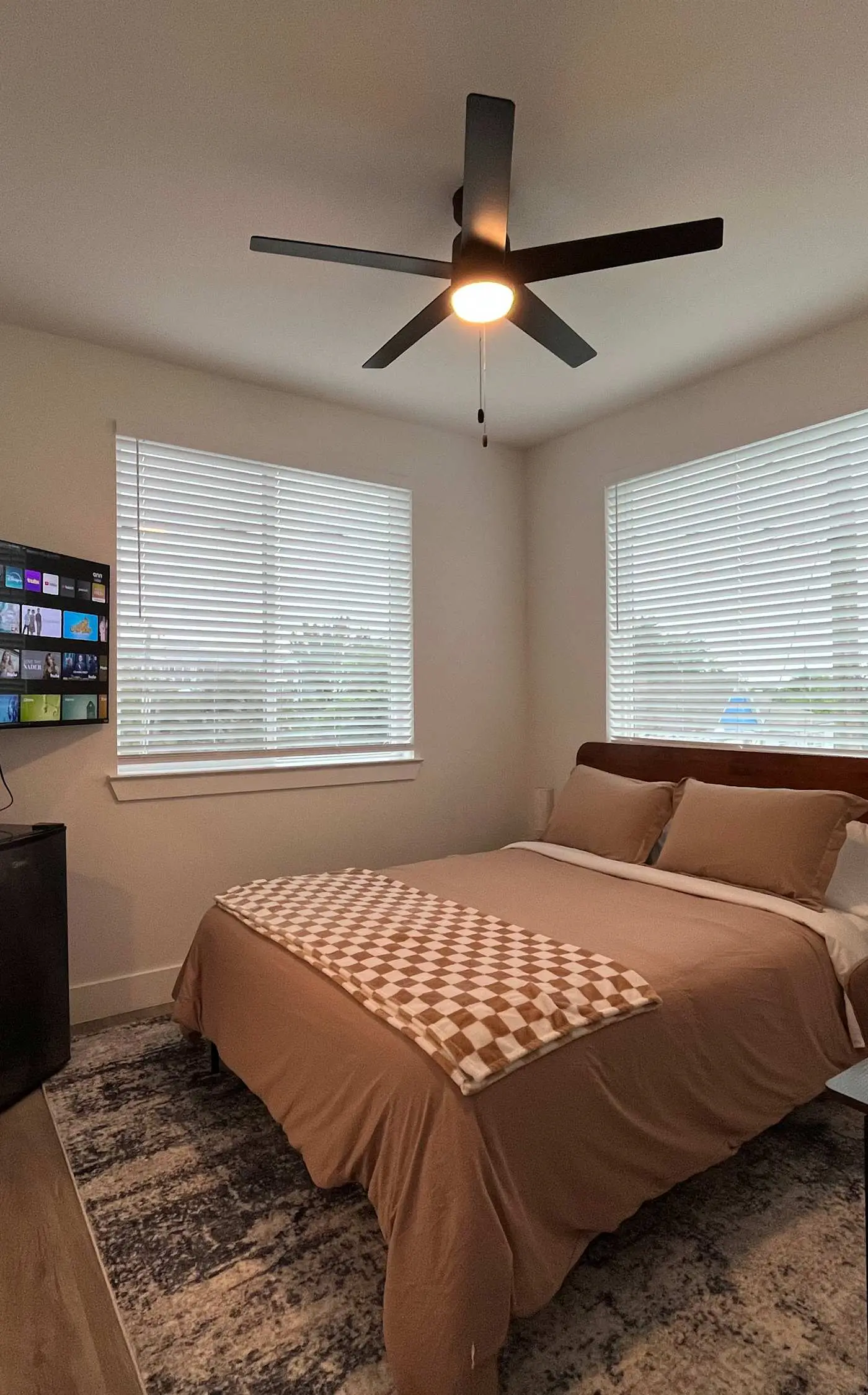 Bishop Arts 6BR/6BA townhouse, sleeps 12, parking