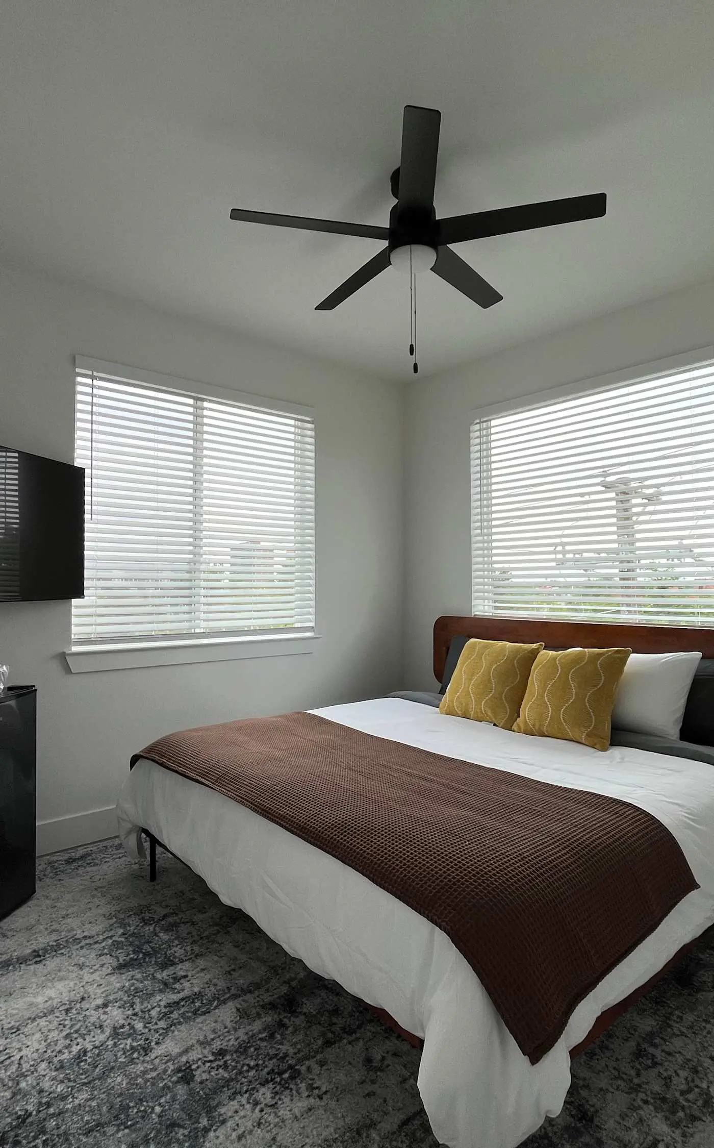 Bishop Arts 6BR/6BA townhouse, sleeps 12, parking