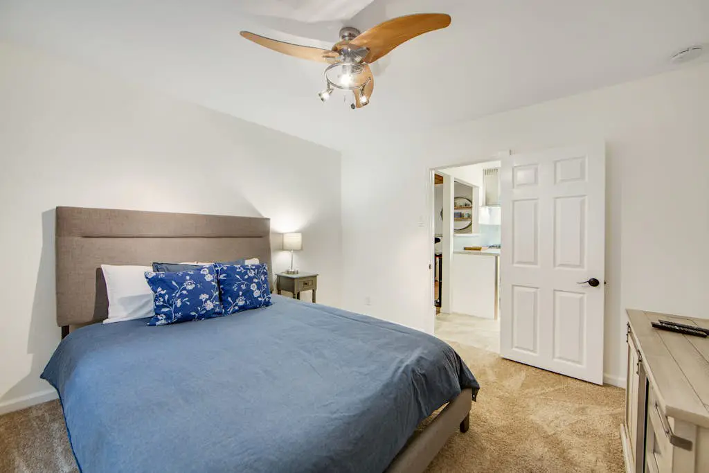 Wanderlust Cottage - Guerneville Dog-Friendly Redwood Cottage with Hot Tub