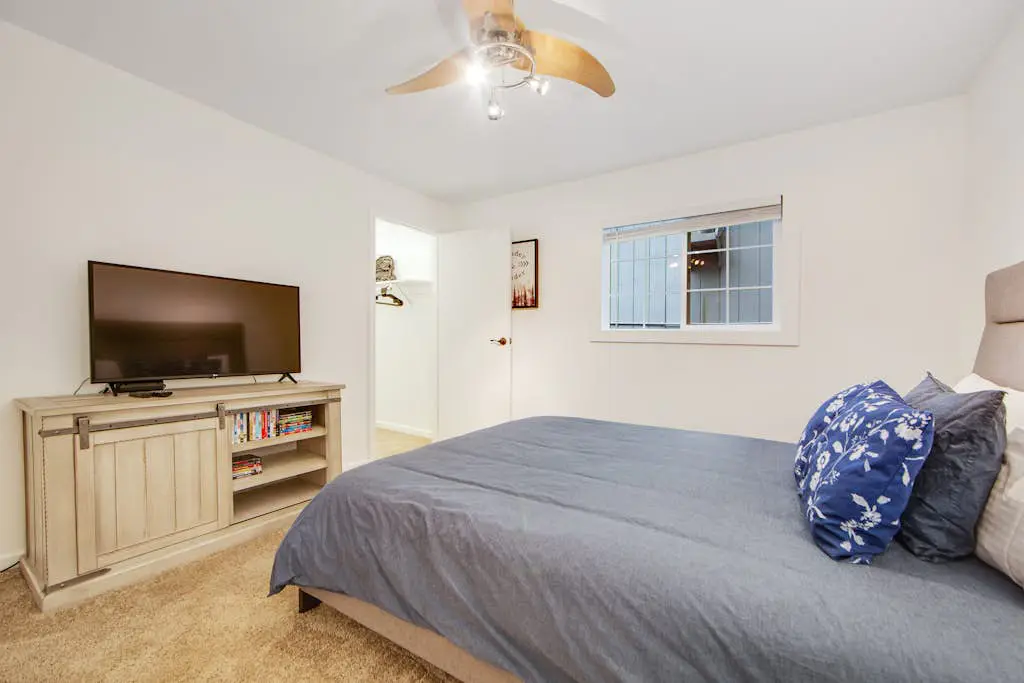 Wanderlust Cottage - Guerneville Dog-Friendly Redwood Cottage with Hot Tub