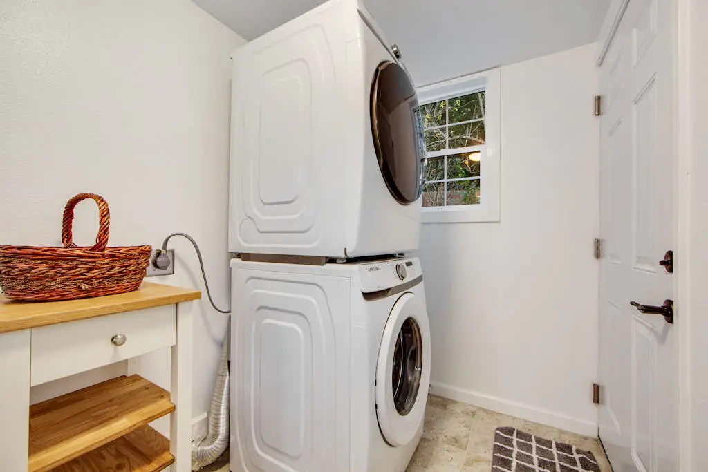 Wanderlust Cottage - Guerneville Dog-Friendly Redwood Cottage with Hot Tub