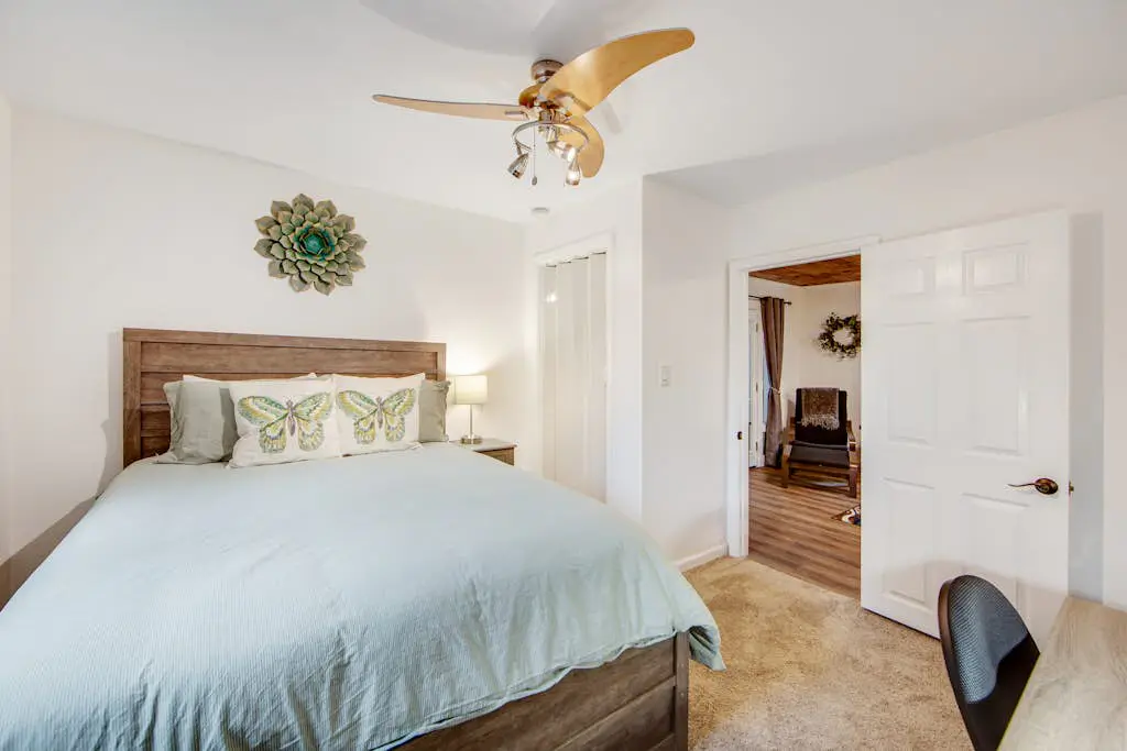 Wanderlust Cottage - Guerneville Dog-Friendly Redwood Cottage with Hot Tub