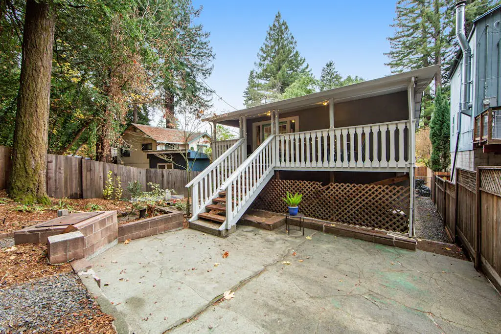 Wanderlust Cottage - Guerneville Dog-Friendly Redwood Cottage with Hot Tub