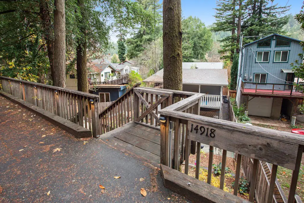 Wanderlust Cottage - Guerneville Dog-Friendly Redwood Cottage with Hot Tub