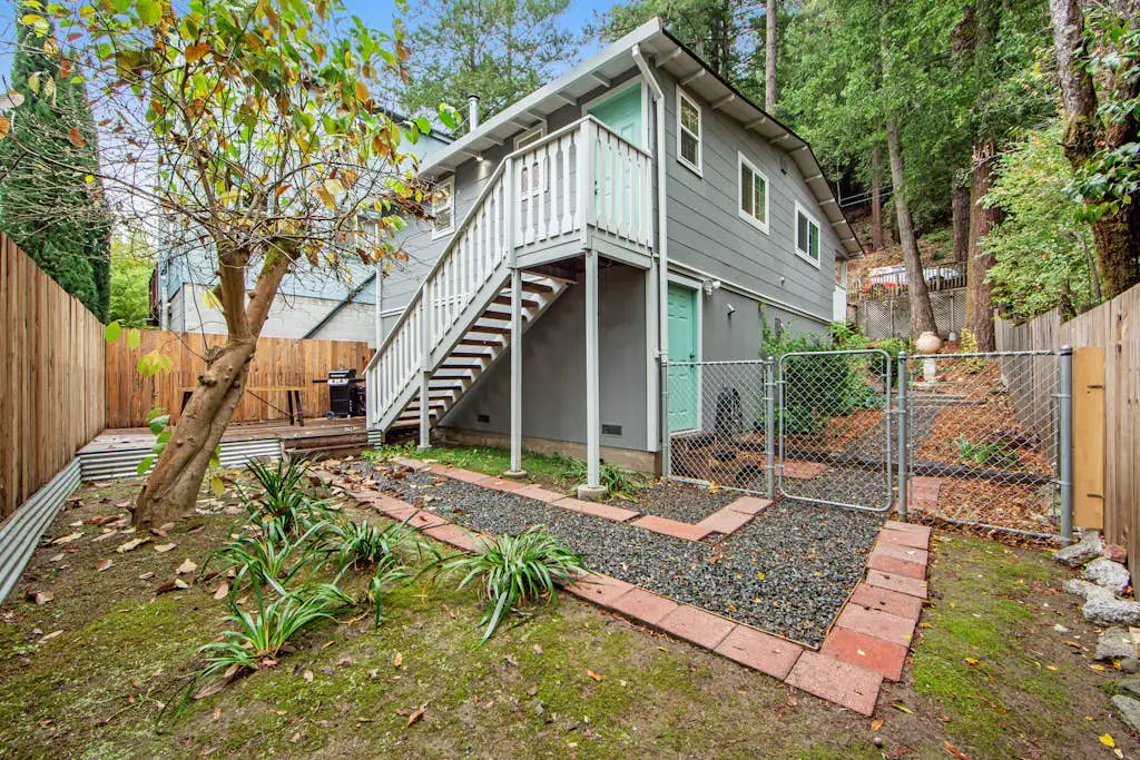 Wanderlust Cottage - Guerneville Dog-Friendly Redwood Cottage with Hot Tub