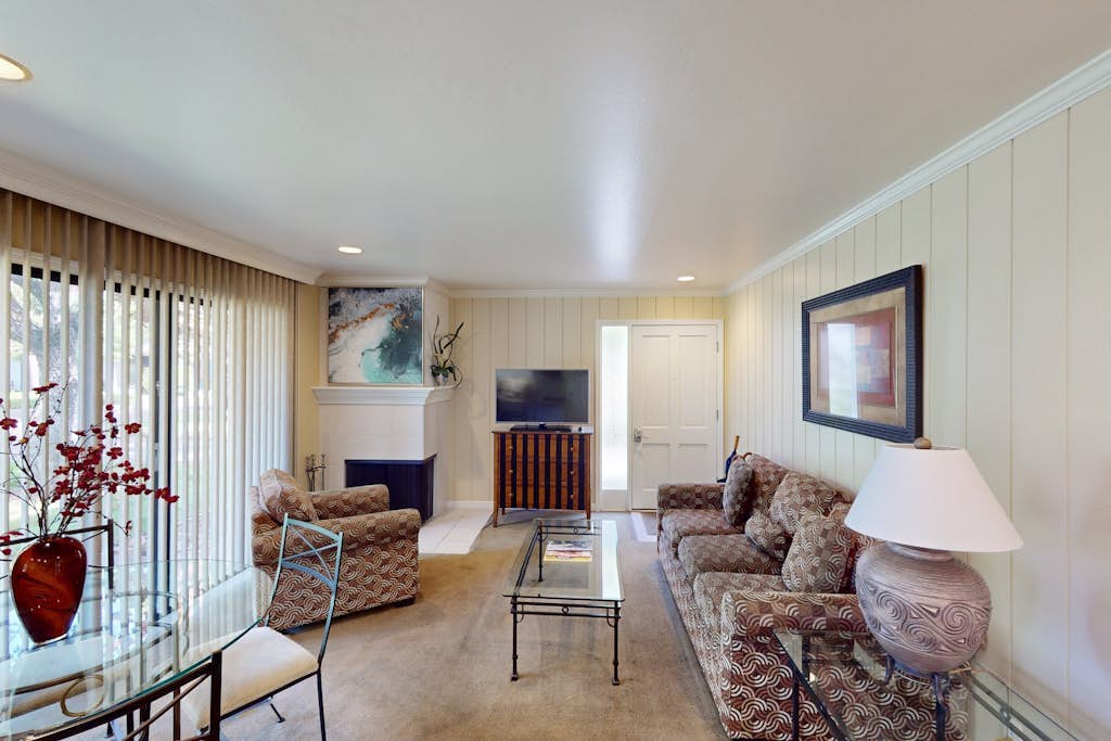 Napa Silverado Trail Condo with Fireplace, Pool & EV Charger