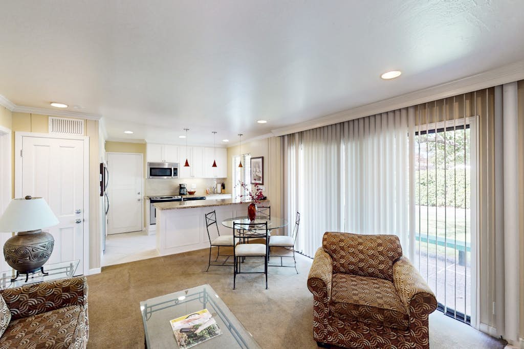 Napa Silverado Trail Condo with Fireplace, Pool & EV Charger