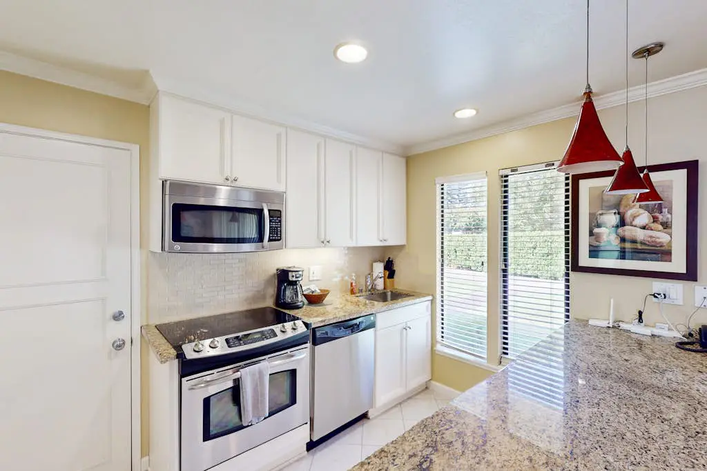 Napa Silverado Trail Condo with Fireplace, Pool & EV Charger