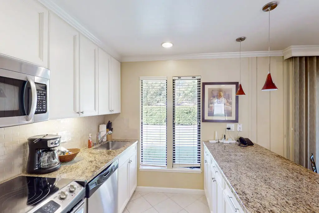 Napa Silverado Trail Condo with Fireplace, Pool & EV Charger