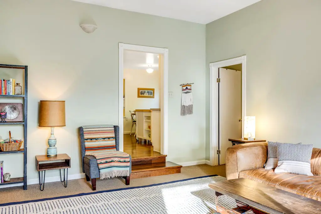 Cloverdale Creekside Retreat - Cloverdale Dog-Friendly Riverfront Cottage with Deck