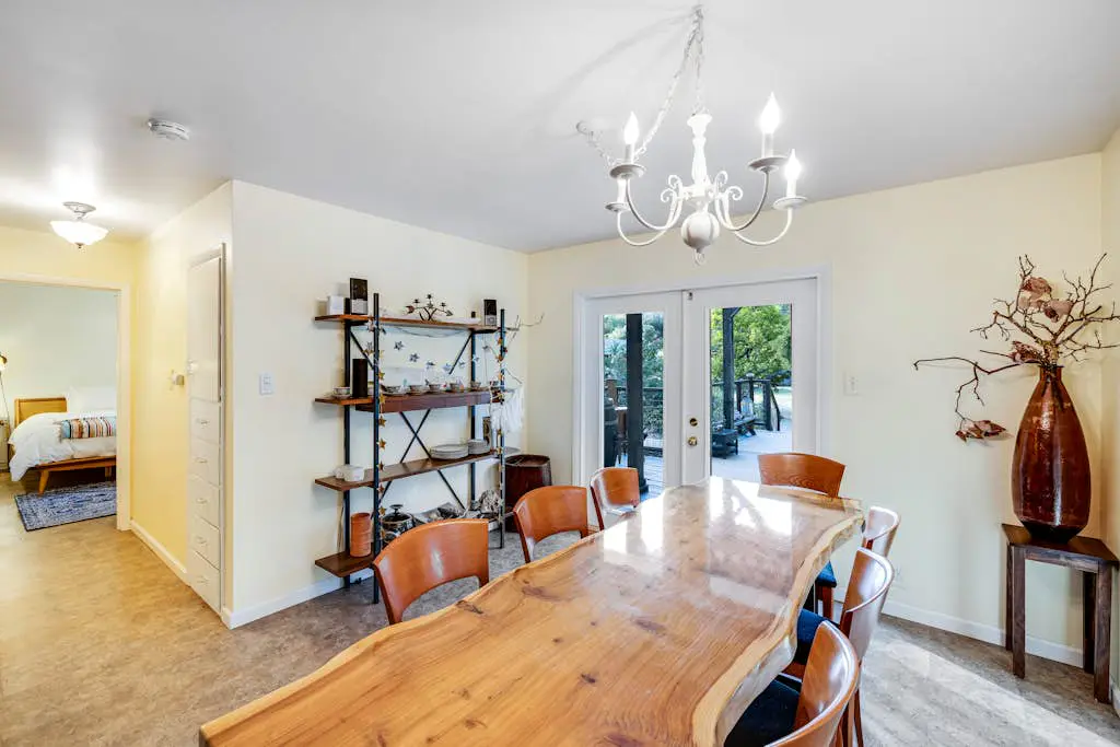 Cloverdale Creekside Retreat - Cloverdale Dog-Friendly Riverfront Cottage with Deck