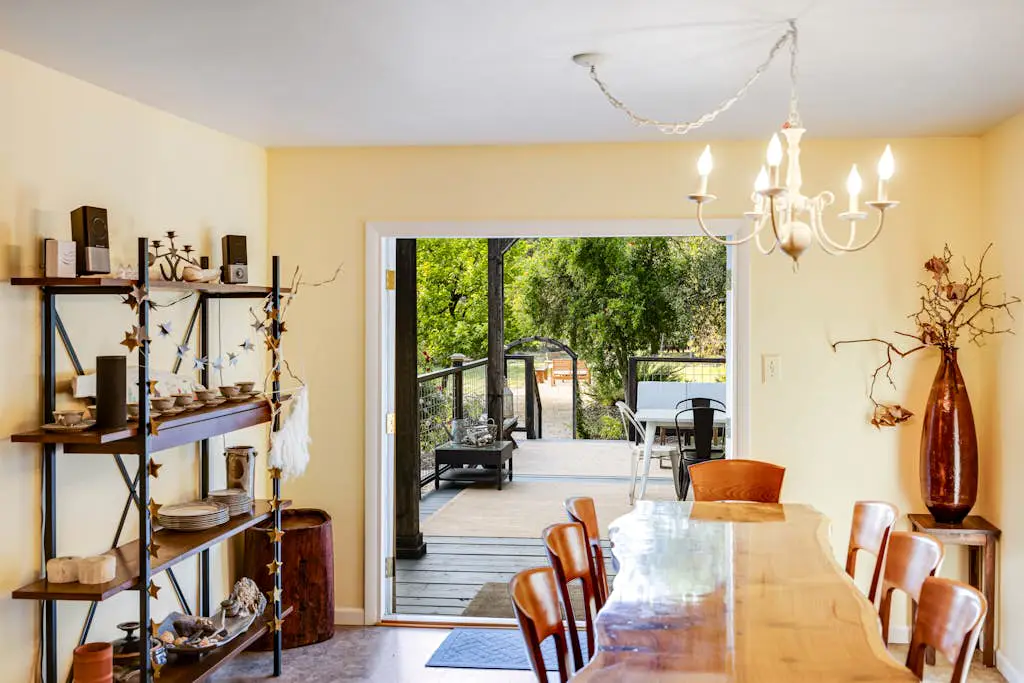 Cloverdale Creekside Retreat - Cloverdale Dog-Friendly Riverfront Cottage with Deck