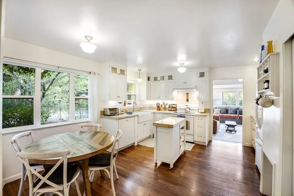 Cloverdale Creekside Retreat - Cloverdale Dog-Friendly Riverfront Cottage with Deck