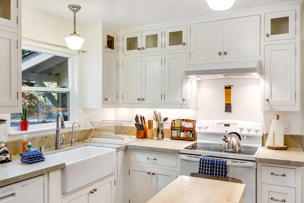 Cloverdale Creekside Retreat - Cloverdale Dog-Friendly Riverfront Cottage with Deck